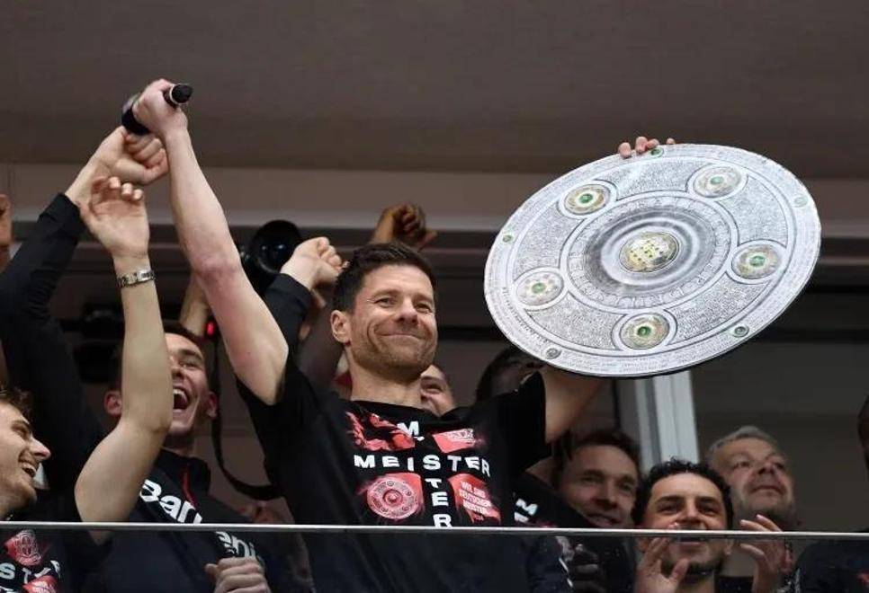 德甲争冠无悬念！拜仁剑指11冠，凯恩创纪录圆梦