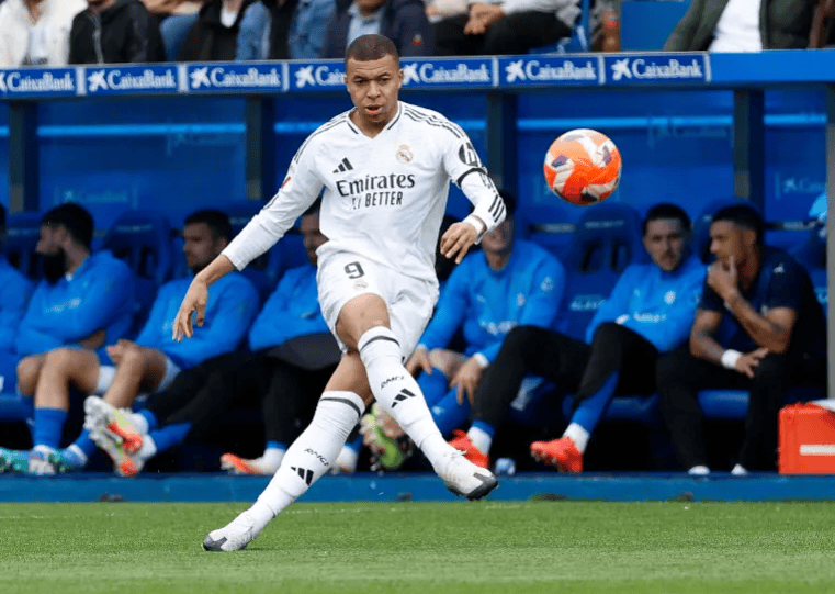 2025年金球奖争夺战态势：登贝莱领先、姆巴佩落后